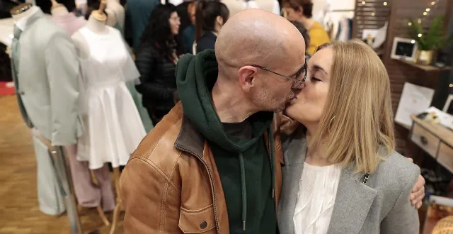 photo  en couple depuis plus de vingt ans, antonio et aurélie vont se marier en septembre 2026. ils ont envie « de quelque chose de joli dont les invités garderont un beau souvenir. »  &copy;  co – benoit felace 