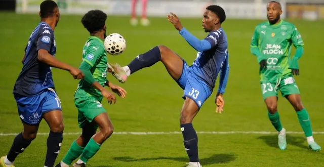 photo  doua dembele et les chauraisiens sont dans une bonne dynamique  &copy;  co - christophe bernard 