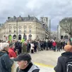photo  plus d’une centaine de personnes ont manifesté contre la réintroduction de pesticides interdits en france mais autorisés en europe. 