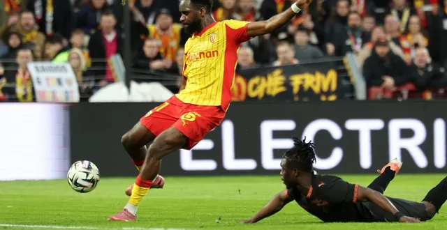photo  comme alidu seidu sur le but d’odsonne edouard, la défense rennaise a été malmenée à lens.  &copy;  francois lo presti / afp 