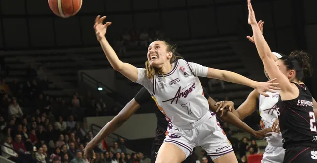 photo  laura mendez.  &copy;  co - michel durigneux 