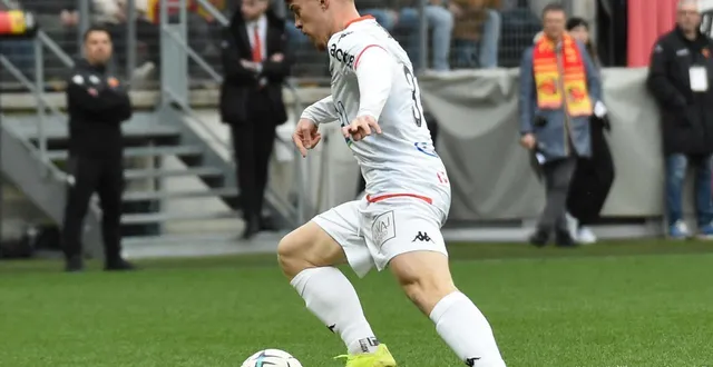 photo  mathys houdayer a encore effectué une entrée intéressante contre le mans.  &copy;  mathieu pattier / ouest france 