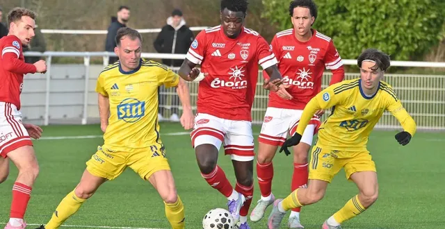 photo  saliou diop a profité des erreurs défensives de milizac pour inscrire un doublé avec le stade brestois.  &copy;  loïc l’huillier 