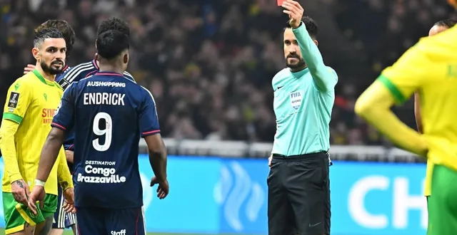 photo  peu avant l’heure de jeu, le brésilien endrick a écopé d’un carton rouge direct après intervention de la var.  &copy;  franck dubray / ouest-france 