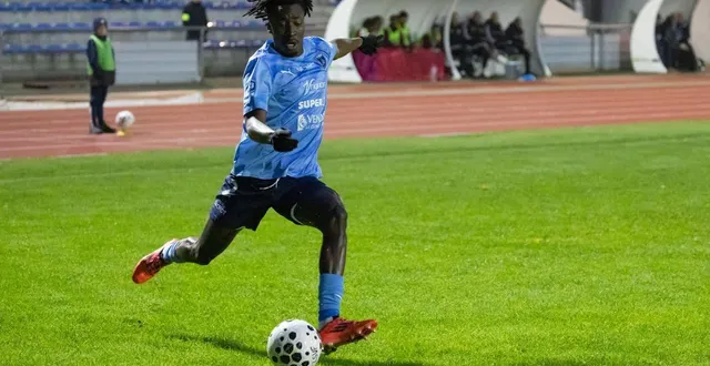photo  mafall sarr a inscrit le but de la victoire pour les sables, dans le derby contre fontenay  &copy;  guillaume colter 