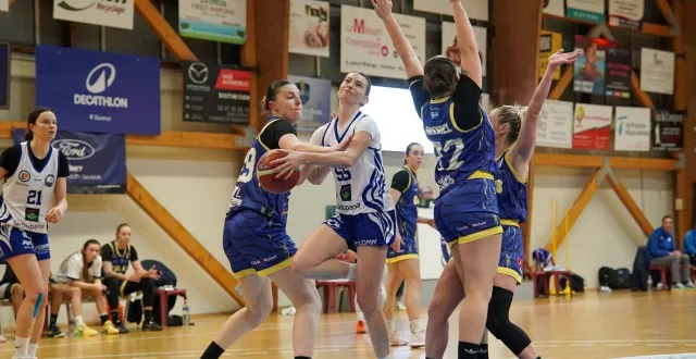 photo  le combat a été rude, notamment pour la capitaine naudin qui s’est battue pour son équipe.  &copy;  ouest-france 