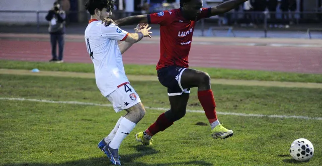 photo  malcom nguea mandengue (à droite) a inscrit le seul but de la rencontre.  &copy;  julien kammerer 