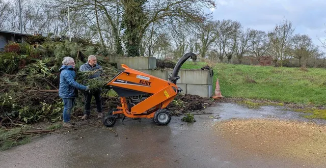 photo  c’est l’association les copeaux d’abord de la chapelle-saint-forent qui a assuré la démonstration.  &copy;  co 