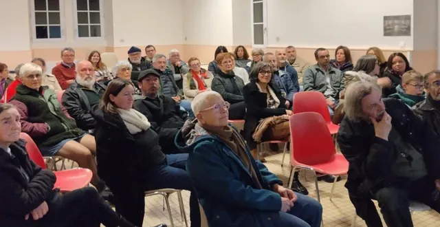 photo  belle participation pour la première réunion.  &copy;  co 