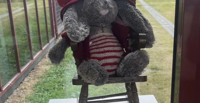 photo  patapoil, la mascotte de la bibliothèque, a déjà pris place pour la séance visiblement très concernée par le thème des animaux.  &copy;  co 