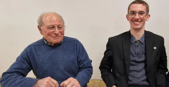 photo  premiers vœux et premières annonces pour martin chevreau 21 ans, aux cotés de marcel lanoë, le président d’honneur.  &copy;  le maine libre 