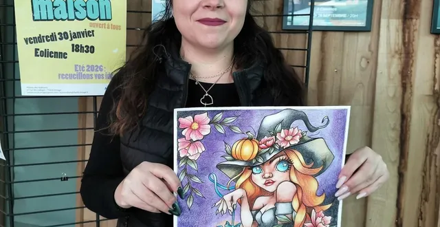 photo  anaïs delafosse pose avec son affiche.  &copy;  le maine libre 