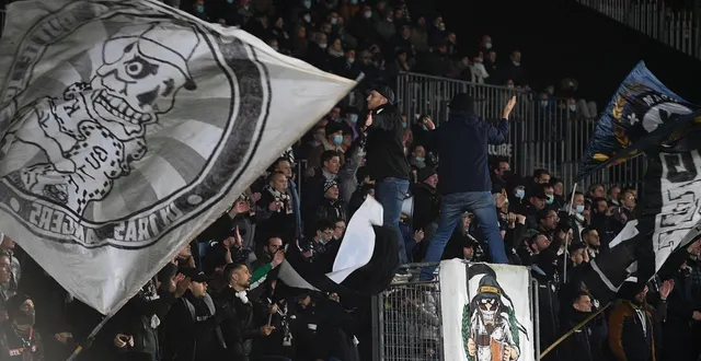 photo  des supporters pris à partie au stade raymond-kopa.  &copy;  archives co 