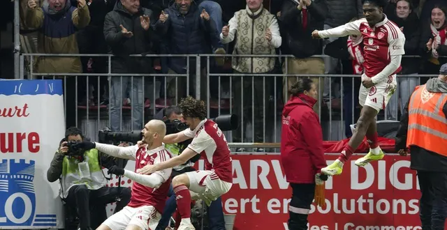 photo  la joie des brestois après le but du break contre lorient.  &copy;  thierry creux / ouest-france 