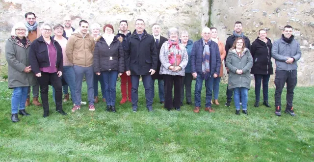 photo  « agir ensemble pour des projets qui nous rassemblent » : une liste emmenée par olivier douyère, candidat pour les élections municipales de mars 2026.  &copy;  ouest-france 