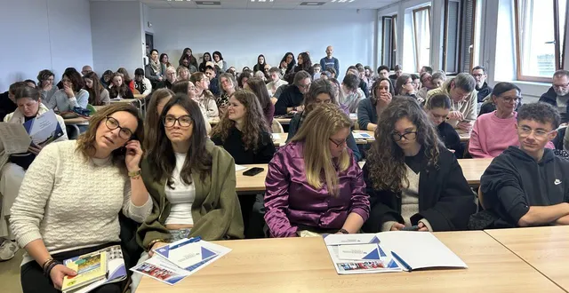 photo  parents et lycéens sont venus très nombreux s’informer sur la licence de psychologie qui ouvrira en septembre 2026 à l’université.  &copy;  photo le maine libre 