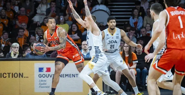 photo  travante williams a une nouvelle fois démontré sa polyvalence, face à dijon.  &copy;  dominique breugnot 