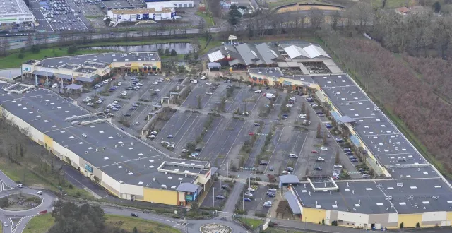 photo  vue aérienne de family village en 2016.  &copy;  archives le maine libre - denis lambert 