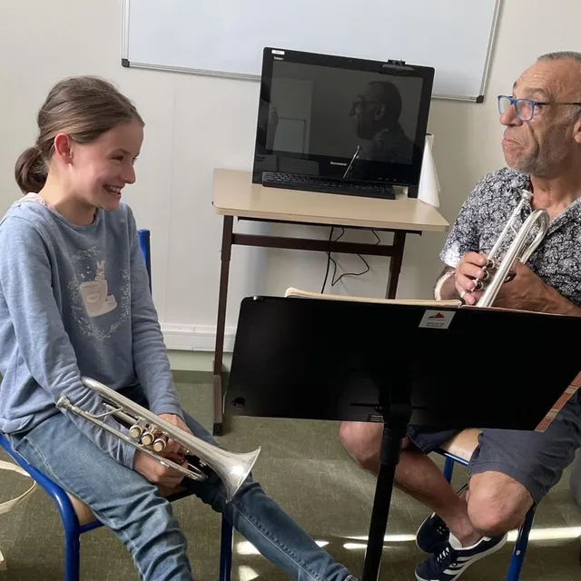 photo un cours de trompette avec le professeur michel martinez, en juin 2025 à l’école municipale de musique de la flèche.  ©  archives le maine libre – louis gohin