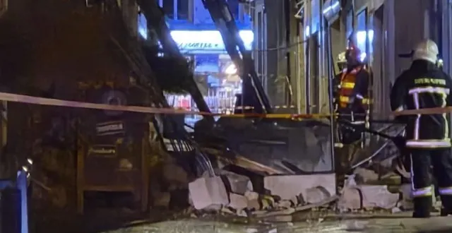 photo  le mur s’est affaissé entre 18 h 30 et 19 h dans la rue taupineau.  &copy;  co - marie-valérie jannin 