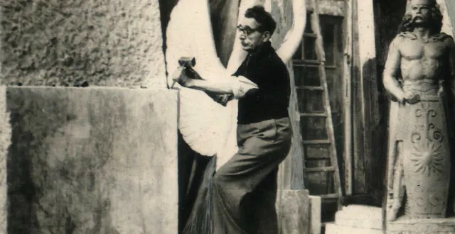 photo  rené guilleux dans son atelier. vers 1952.  &copy;  coll. f. michaud, archives patrimoniales angers, 130 num 19 