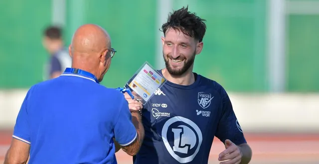 photo  auteur d’un doublé avec vire, benjamin guyomard a le sourire.  &copy;  guillaume marie 