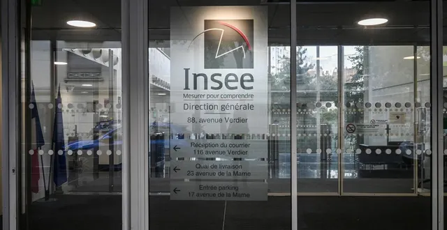 photo  le logo de l’insee au siège de l’institution, à montrouge (hauts-de-seine), en 2024.  &copy;  magali cohen / hans lucas via afp 