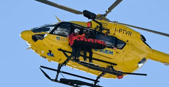 photo  lindsey vonn hélitreuillée après sa chute lors de la descente olympique des jo 2026, dimanche 8 février.  &copy;  françois-xavier marit / afp 