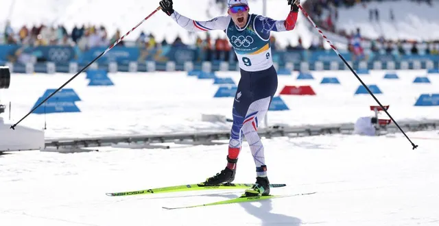 photo  mathis desloges célèbre sa deuxième place et médaille d’argent après son épreuve de 10 km de skiathlon  &copy;  maddie meyer / getty images via afp 