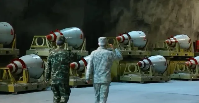 photo  l'iran possède des stocks de missiles, dont on voit ici les 