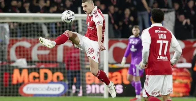 photo  brendan chardonnet et le stade brestois ont fait un nouveau pas vers le maintien.  &copy;  thierry creux / ouest-france 