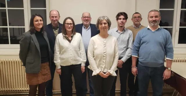 photo  magalie bouteloup-auffray, jean-michel fily, anne-sophie beyou, jean-baptiste marvaud, sylvie lefevre, enzo mouset, olivier merel et nicolas bourbon (absente marion loirat), forment la tête de liste d’ensemble pour melesse.  &copy;  ouest-france 