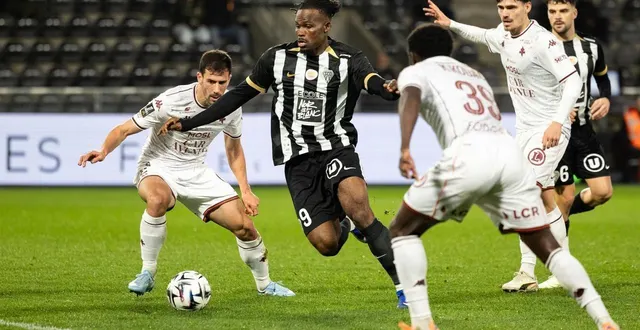 photo  goduine koyalipou va fêter sa première titularisation.  &copy;  photo co - regine lemarchand 