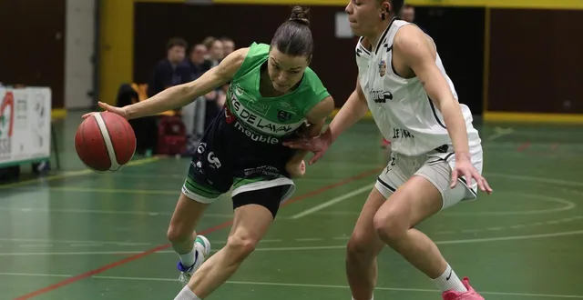 photo  julia louis (plb) et rose dieme (garennes).  &copy;  jean-françois quinebeche 