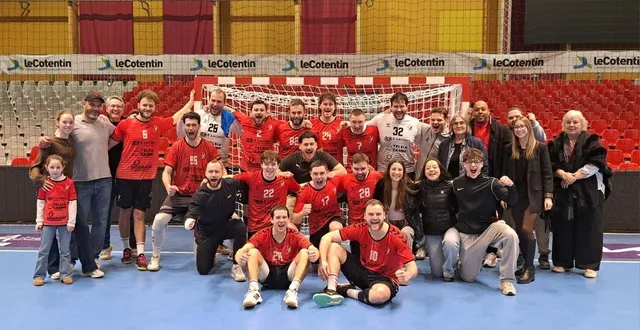 photo  la joie des joueurs et du staff du pl granville après la victoire dans la salle de la js cherbourg.  &copy;  pl granville 