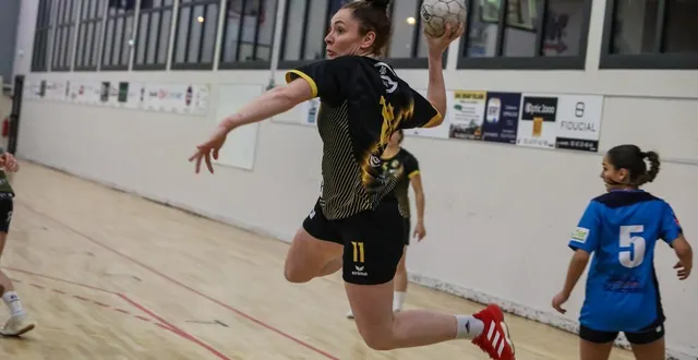 photo  audrey pineau a inscrit dix buts dans la victoire de mamers contre angers.  &copy;  le maine libre 