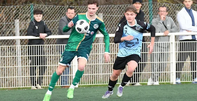 photo  les changéens se sont régalés sur la pelouse synthétique de coulaines.  &copy;  le maine libre 