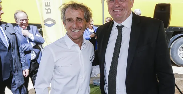 photo  jean-marie vilain, maire de viry-châtillon, avec alain prost en 2019.  &copy;  jean michel le meur / dppi via afp 