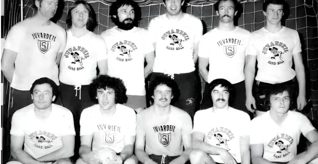 photo  une des premières équipes juvardeillaises à évoluer en excellence région dans les années 1970.  &copy;  archives us juvardeil hand. 