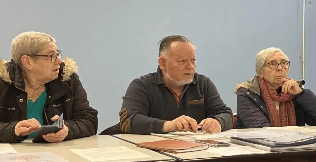 photo  le bureau de vie et partage : françoise faucon, jean-louis desvigne, lydia poupin.  &copy;  ouest-france 