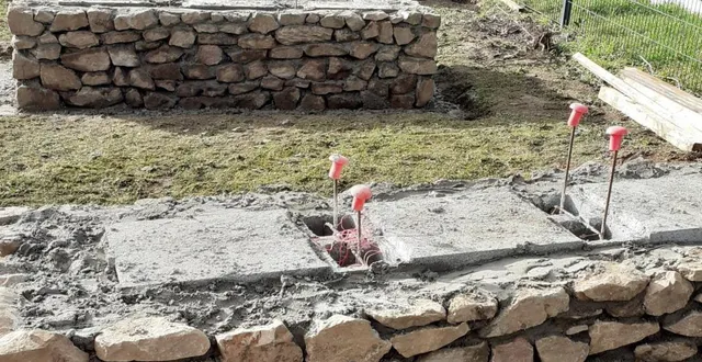 photo  une cinquantaine de cavurnes seront disponibles dans la nouvelle partie du cimetière.  &copy;  le maine libre 