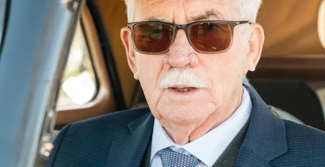 photo  pierrot jarry au volant de sa traction avant.  &copy;  co 