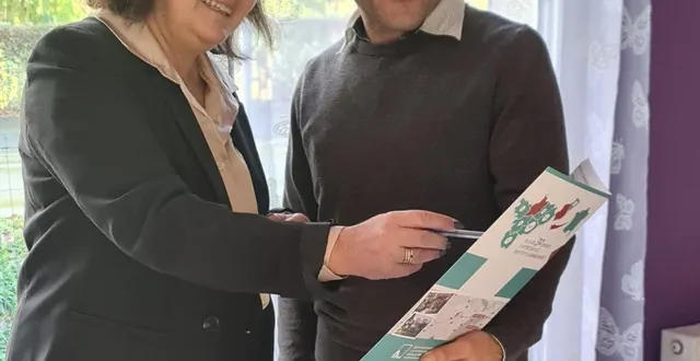 photo  en compagnie d’une cliente, sébastien morata, mandataire immobilier.  &copy;  co 