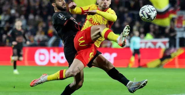photo  mousa al-tamari (en défense sur le lensois ruben aguilar) et les rennais sont toujours virtuellement européens.  &copy;  françois lo presti/afp 