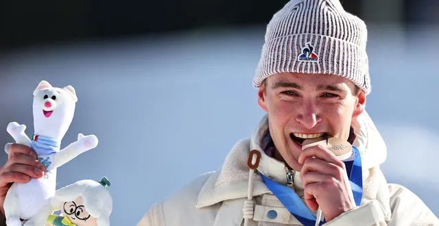 photo  mathis desloges a décroché la première médaille de la délégation tricolore aux jo 2026.  &copy;  dppi via afp / daniel karmann 
