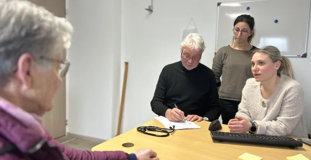 photo  comme de nombreux patients, la consultation de mariette bourneuf, 86 ans, a été effectuée par une infirmière. elle a vu le médecin quelques minutes, en fin de consultation.  &copy;  le maine libre 