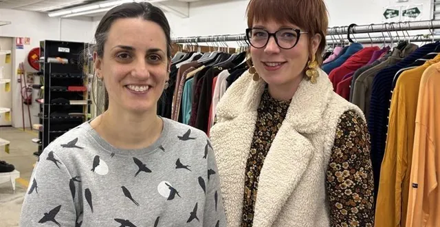 photo  pauline viot, animatrice en éducation à la citoyenneté et à la solidarité internationale à monde solidaire, et camille amand, directrice de l’association à la flèche (sarthe).  &copy;  ouest-france 