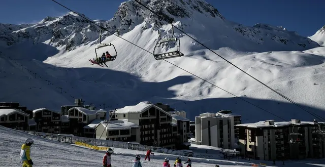 photo  si la station parfaite n’existe pas pour le handiski, certains domaines skiables français tente d’être adapté aux personnes en situation de handicap. ouest-france dresse une liste, non-exhaustive, des sites les plus accessibles.  &copy;  archives jeff pachoud/ afp 