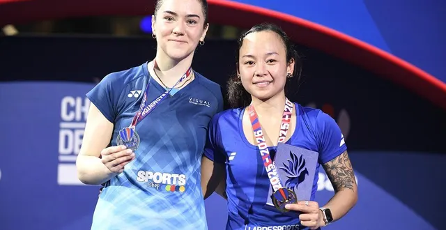 photo  romane cloteaux-foucault (à gauche) a remporté l’argent en simple dames.  &copy;  gerard piwtorak 