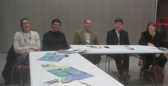 photo  karine poulalion, adjointe, vincent guibert, conseiller départemental, jérôme foyer, maire de mûrs-erigné, jean-paul pavillon, maire des ponts-de-cé et charlotte taron, coordinatrice du festival.  &copy;  ouest-france 